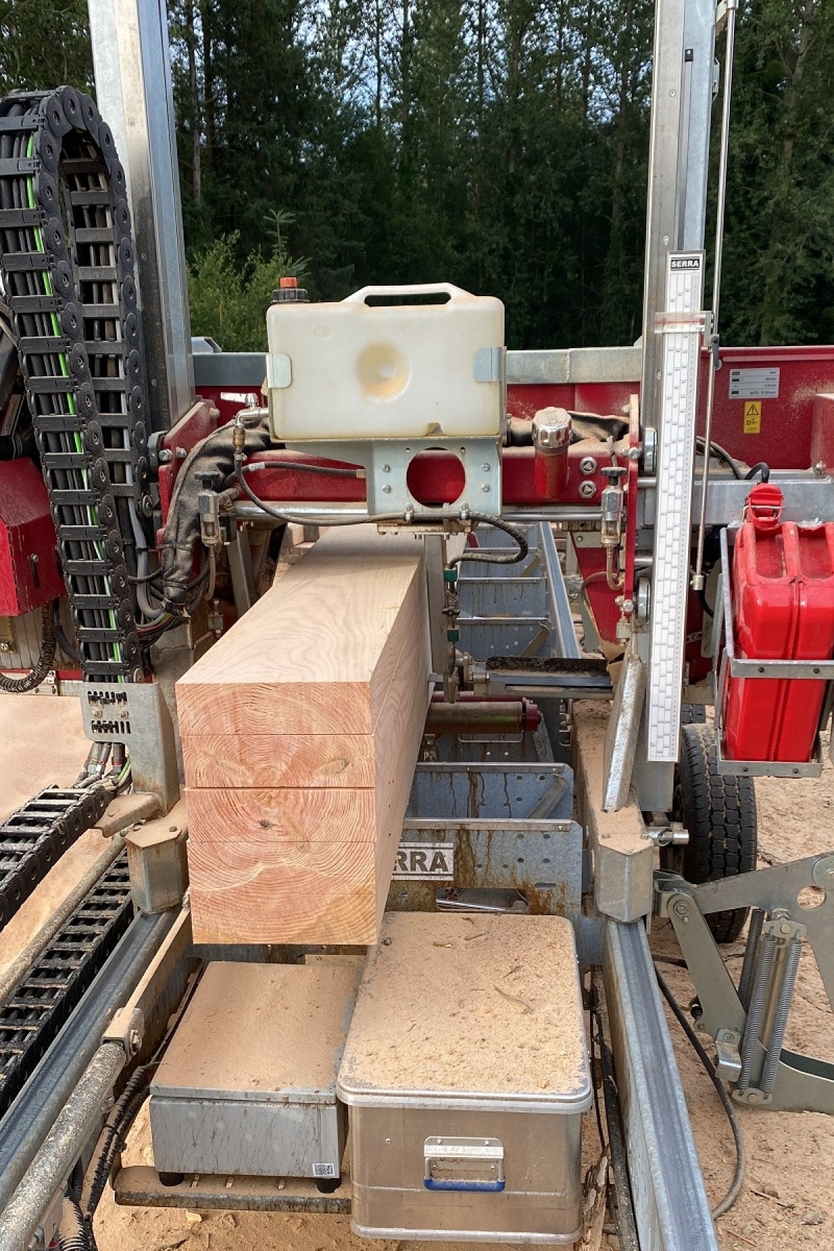 Sciage de bois par scierie mobile